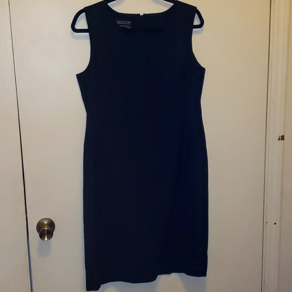 Machine washable wool sheath dress with lining